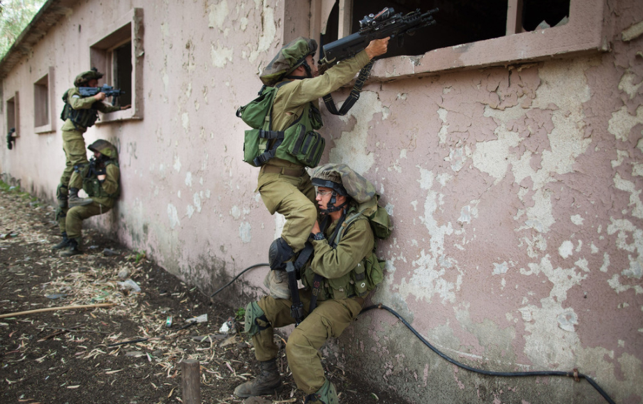 تدريبات عسكرية لجيش الاحتلال الاسرائيلي تحاكي بنت جبيل ومارون الراس والنبطية 