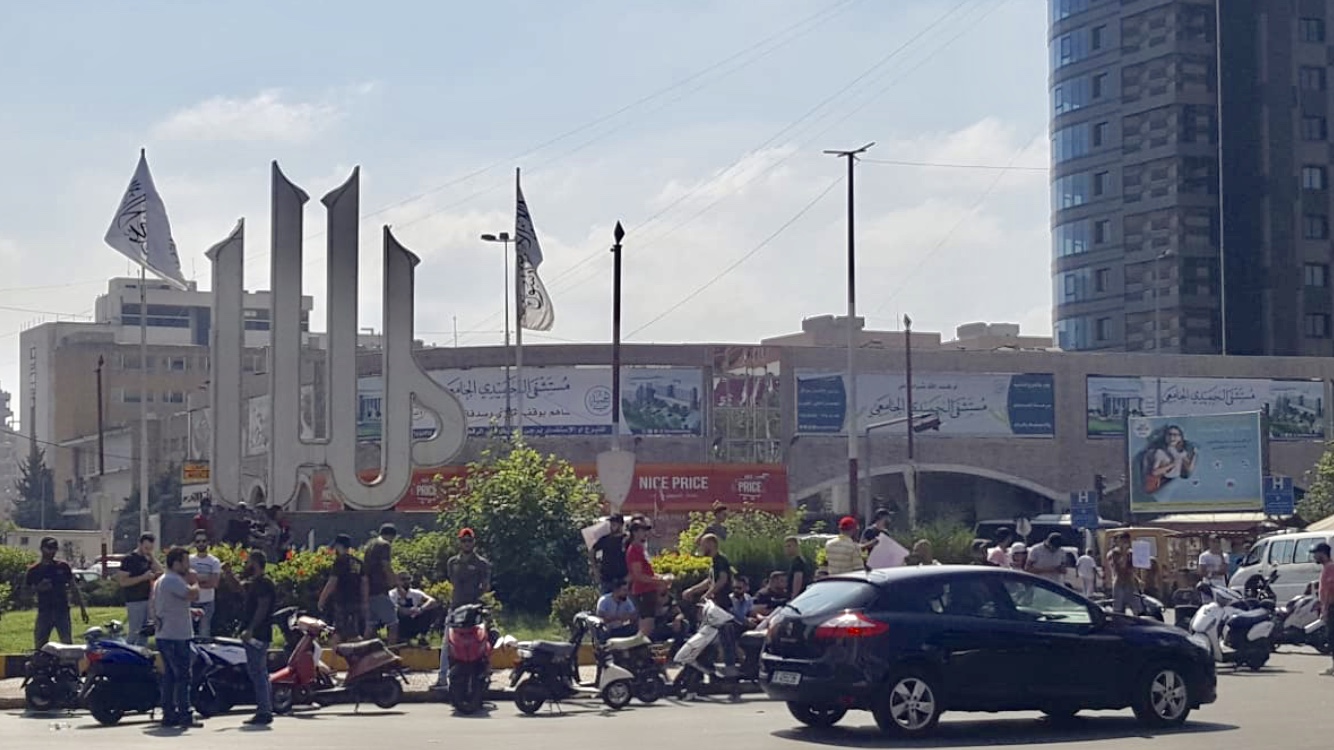 عشرات المواطنين انطلقوا من الاسواق الداخلية في طرابلس بمسيرة في اتجاه ساحة النور وهتافات باسقاط الحكومة
