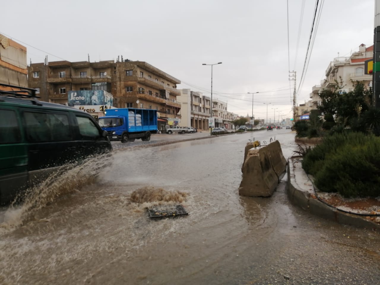 بالفيديو/أمطار غزيرة ومجار سيلية في بعلبك