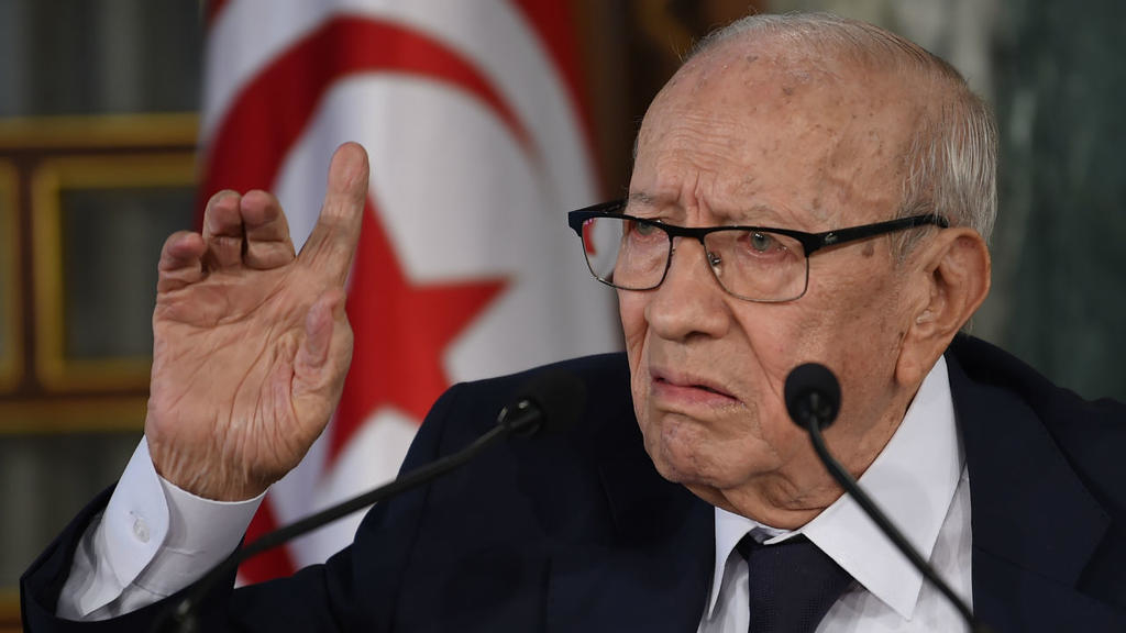 الحكومة التونسية تعلن الحداد لـ7 أيام وإلغاء كافة العروض الفنية بعد وفاة الرئيس الباجي قايد السبسي