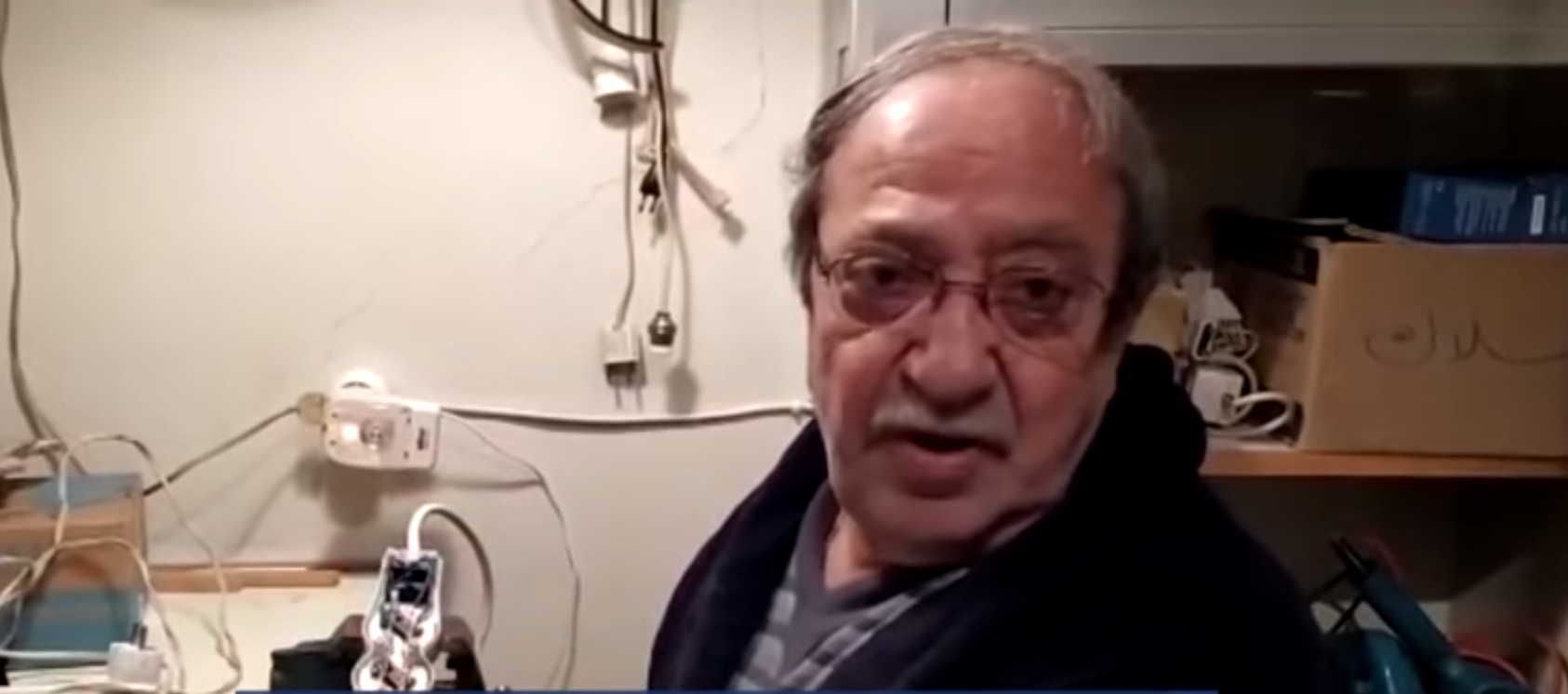 بالفيديو/ هكذا يمضي الفنان دريد لحام أوقاته بالحجر المنزلي...&quot;عم صلح البيت وقصّر بناطليني...خلليكم بالبيت كرمال اللي بتحبوهم&quot;