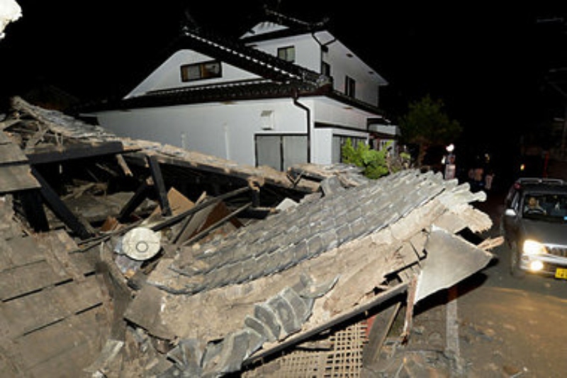 يالفيديو/ اليابان تحذر من تسونامي بعد زلزال بقوة 6.4 درجة ضرب شمال غربي البلاد!