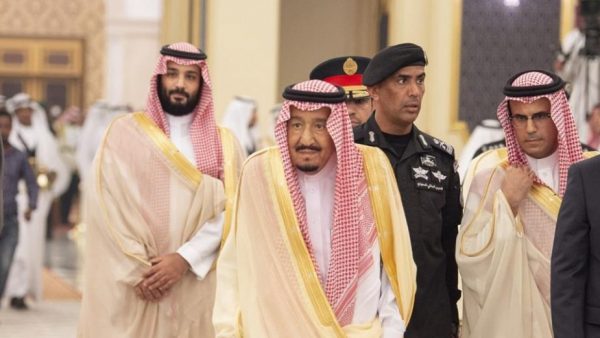 نيويورك تايمز تكشف: كورونا يضرب 150 من أفراد العائلة المالكة في السعودية والملك سلمان يعزل نفسه في جزيرة!