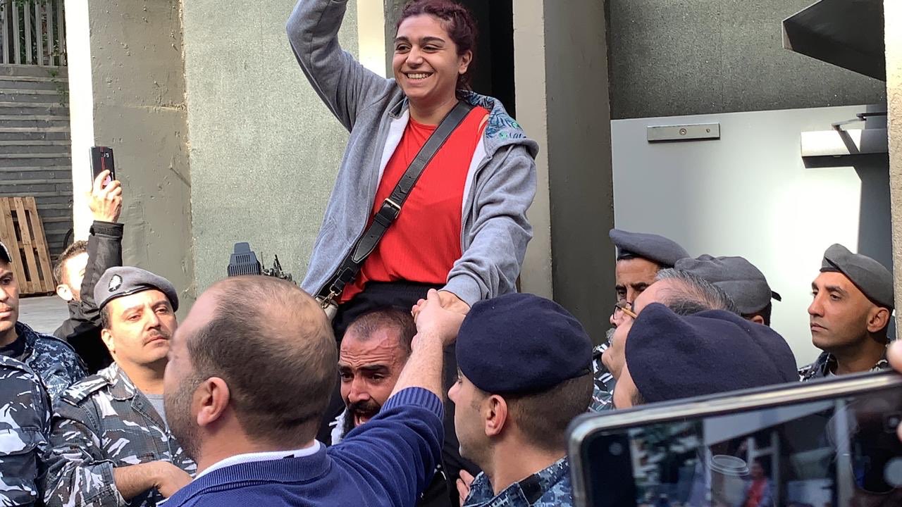إطلاق سراح الناشطة دانا حمود بعد توقيفها أمس