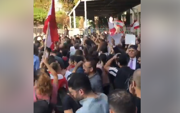 بالفيديو/ محتجون أمام قصر العدل في بيروت 