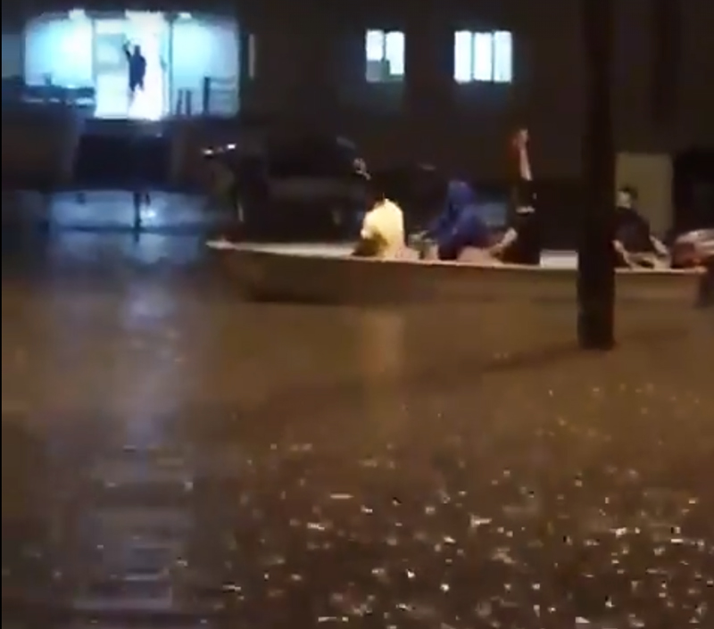 بالفيديو/ استبدلوا سيارتهم بقارب! الكويت &quot;Venice&quot; عربية عائمة، ولبنان يواجه الأمطار الغزيرة والبرَد غداً 