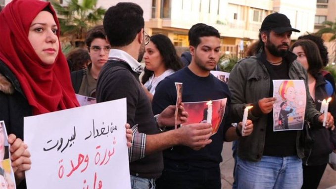 بالفيديو/ وقفة رمزية أمام السفارة العراقية في الرملة البيضاء تضامنا مع المتظاهرين العراقيين