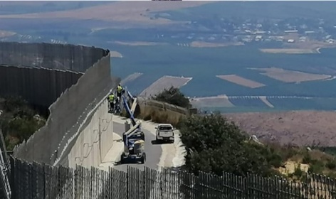 جرافة لبلدية كفركلا أزالت أتربة وضعتها عن طريق الخطأ قرب الجدار الفاصل بين كفركلا وفلسطين المحتلة
