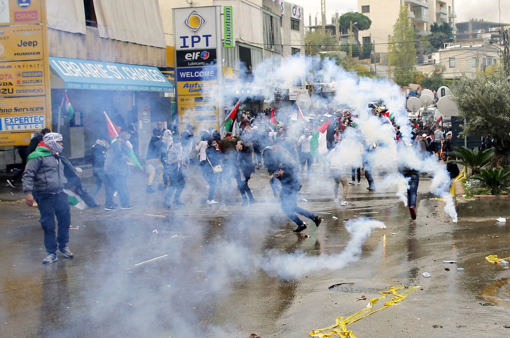 القوى الأمنية أنهت تظاهرة عوكر...عدد الموقوفين بلغ 10 أشخاص وهم 4 لبنانيين و6 فلسطينيين