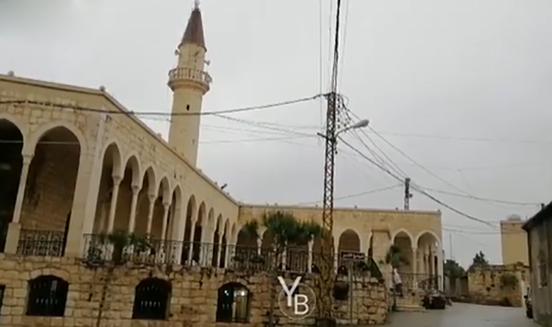 بالفيديو/ مسجد بنت جبيل الكبير في حاكورة نص الضيعة يرفع &quot;دعاء السمات&quot; كما الكثير من المساجد في المناطق اللبنانية وذلك لرد ودفع البلاء والوباء