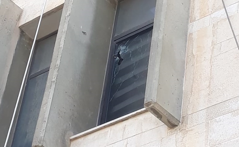 بالصور/ مجهولون أطلقوا النار على مبنى سراي الهرمل !
