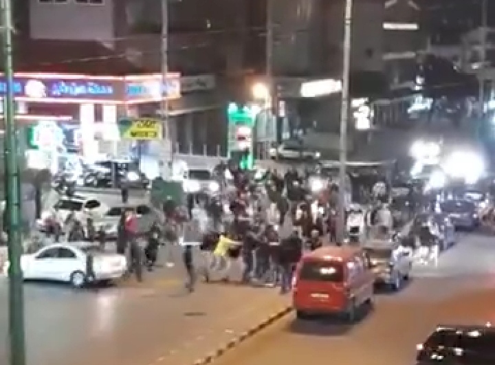 بالفيديو/ إشكال كبير بعد دهس سيارة لمعتصمين في سعدنايل و إصابة امرأة