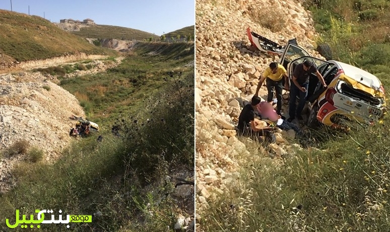 بالصور/ نجاة مواطنة بأعجوبة.. تدهورت بها السيارة نحو منحدر على طريق عام كفردجال- النبطية