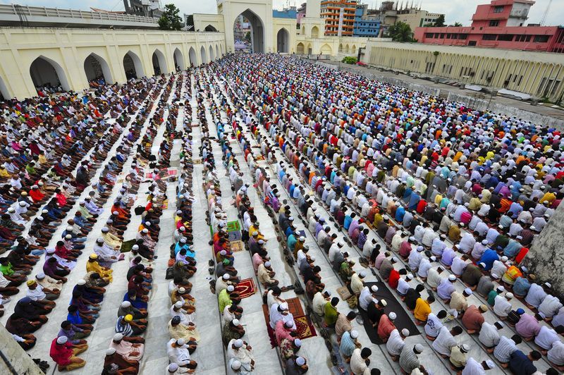 رفع أذان &laquo;محرف&raquo; يثير ضجة في الكويت.. &laquo; الله كويت اكبر&raquo; !!