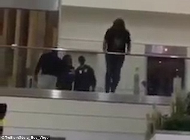 حقيقة الفيديو المتداول لإنتحار أمير سعودي في مطار في لندن