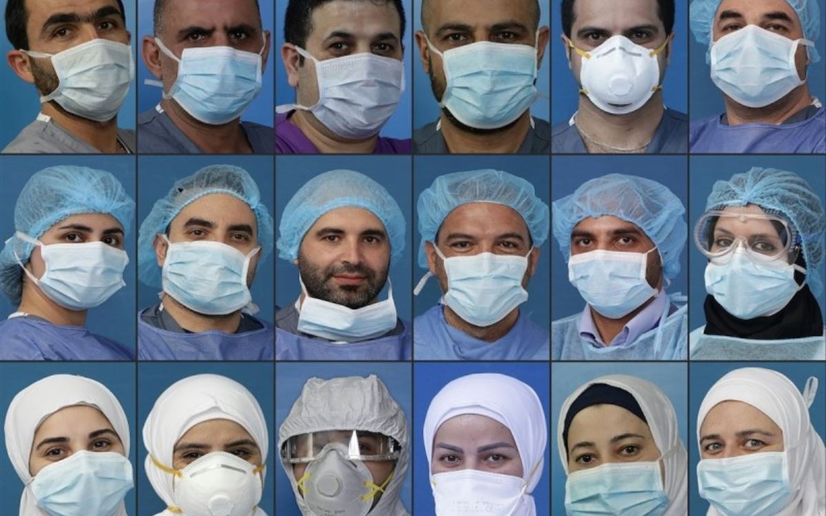 هؤلاء هم الأبطال...صورة تكشف وجوه أفراد الطاقم الطبي في وحدة كورونا في مستشفى الحريري الذين قرروا تحدي الفيروس بكل شجاعة!