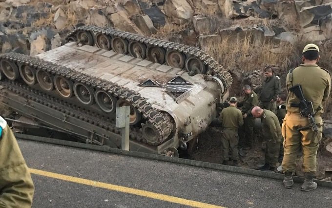  بالصورة-بعد أن إنقلبت دبابتهم ...مقتل جندي اسرائيلي واصابة آخرين جنوبي فلسطين المحتلة