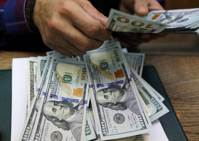 سعر صرف الدولار يرتفع اليوم ويسجل بين 2450 و2500 ليرة لبنانية للدولار الواحد!