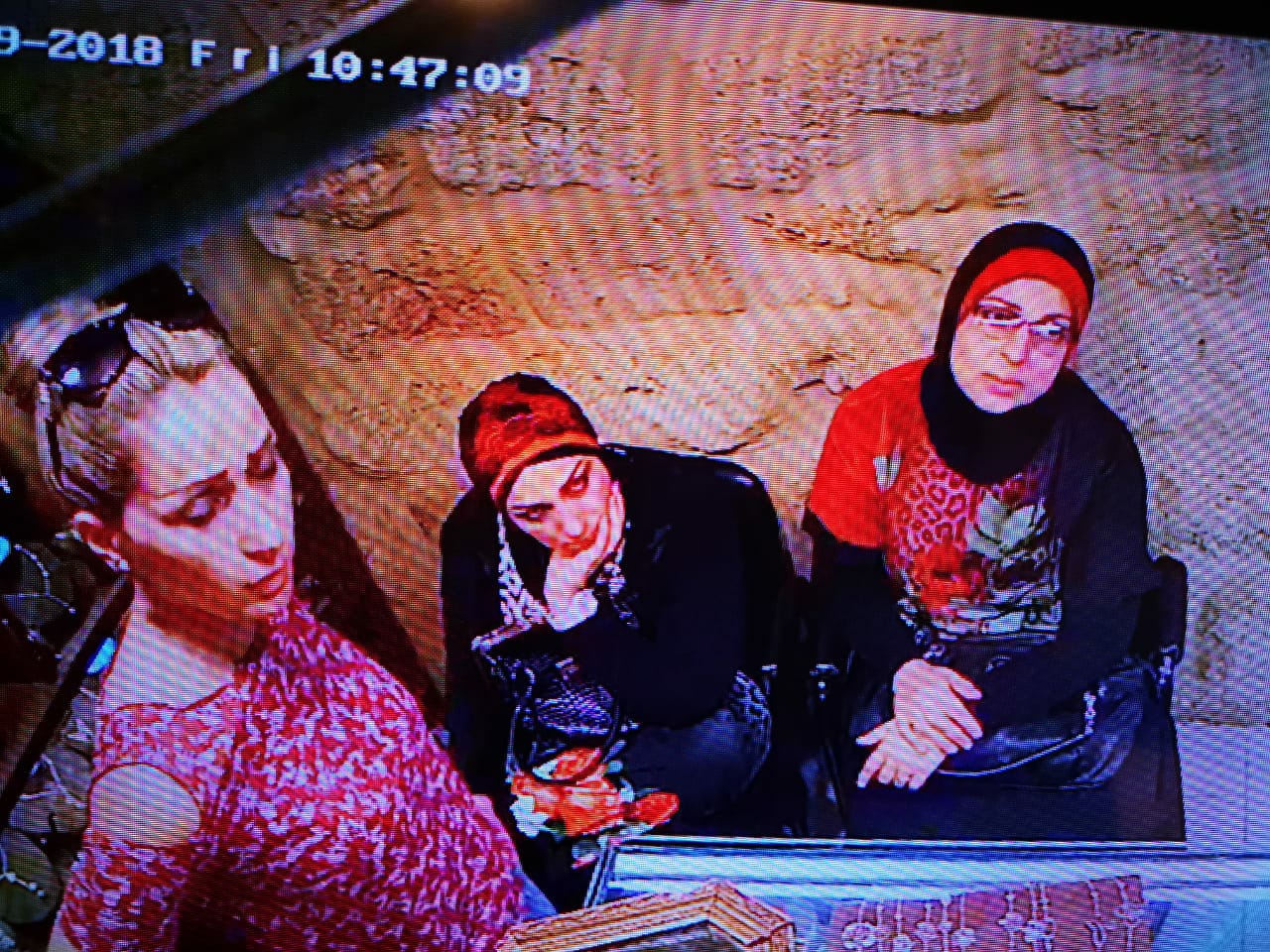 بالفيديو: سرقة ذهب من داخل محل في طرابلس... والعصابة مكونة من ثلاثة نساء