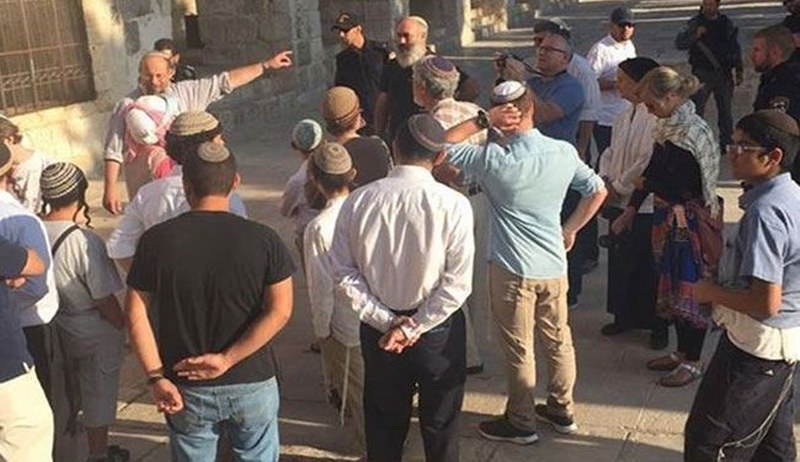 في سابقة خطيرة.. مستوطنون يصعدون الى صحن قبة الصخرة بقيادة كبار ضباط الشرطة الإسرائيلية