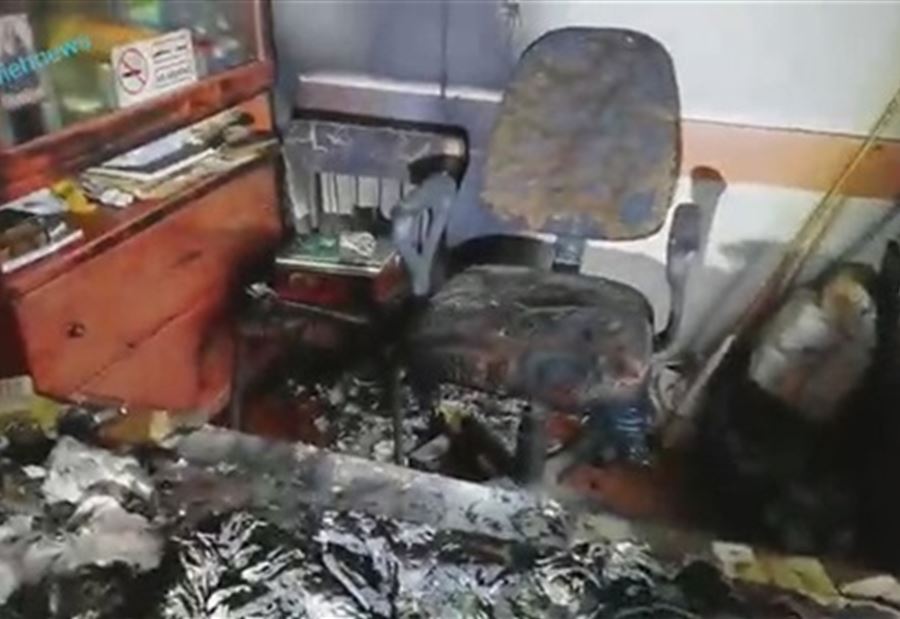 بالفيديو/ إحراق مكتب المختار جان جرجس عيسى في الليلكي من خلال رمي مواد مشتعلة