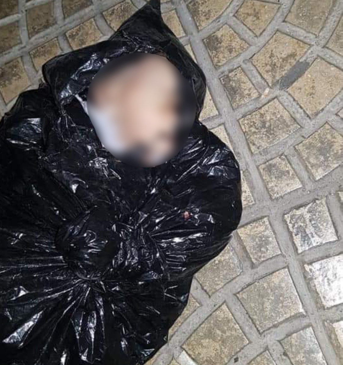 بالصورة/ العثور على جثة رضيع حديث الولادة بكيس نفايات بالقرب من مسجد الحسنين (ع) في حارة حريك