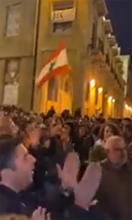 بالفيديو/ من احتجاجات الليلة &quot;لبنان يا غالي غيرك ما يحلالي&quot;