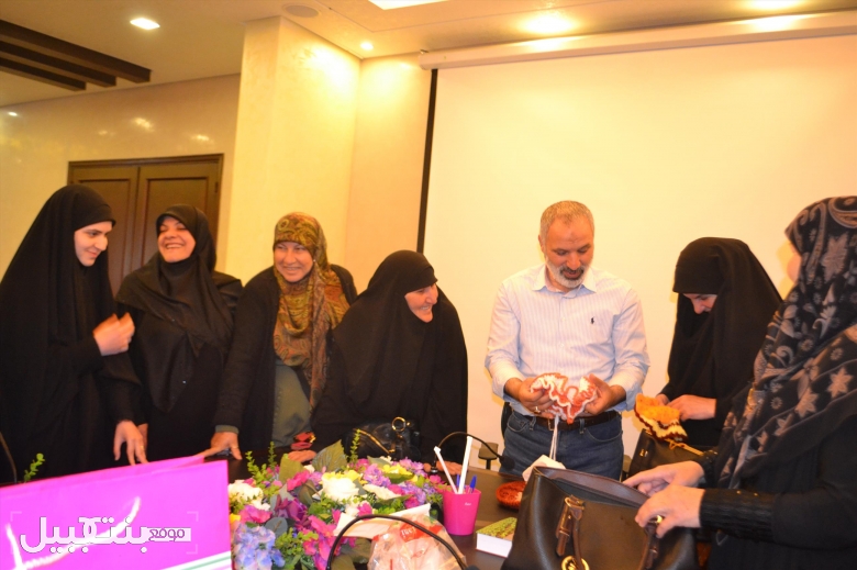 تقديم هدايا عينية من دورة الكروشيه لرئيس بلدية بنت جبيل والإعلان عن دورة تارة خيط وإبرة ودورة صابون