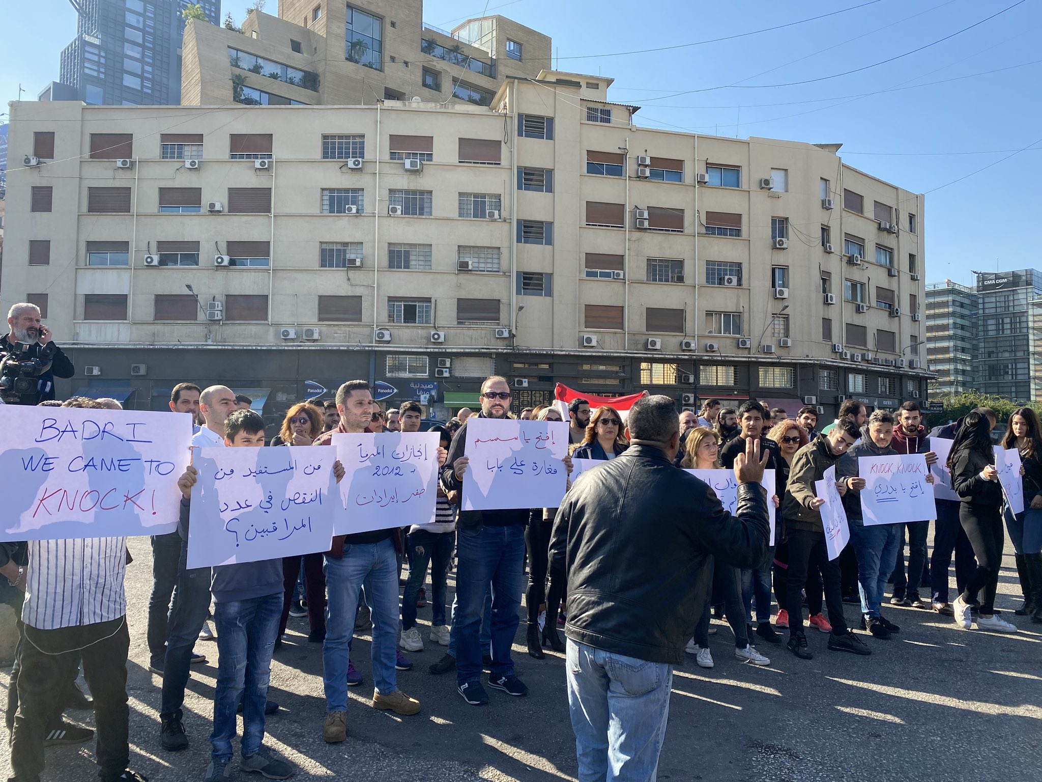 بالفيديو/ من مرفأ بيروت: &quot;حاجي تلف وحاجي تدور...لاقيني لحد البور&quot;!