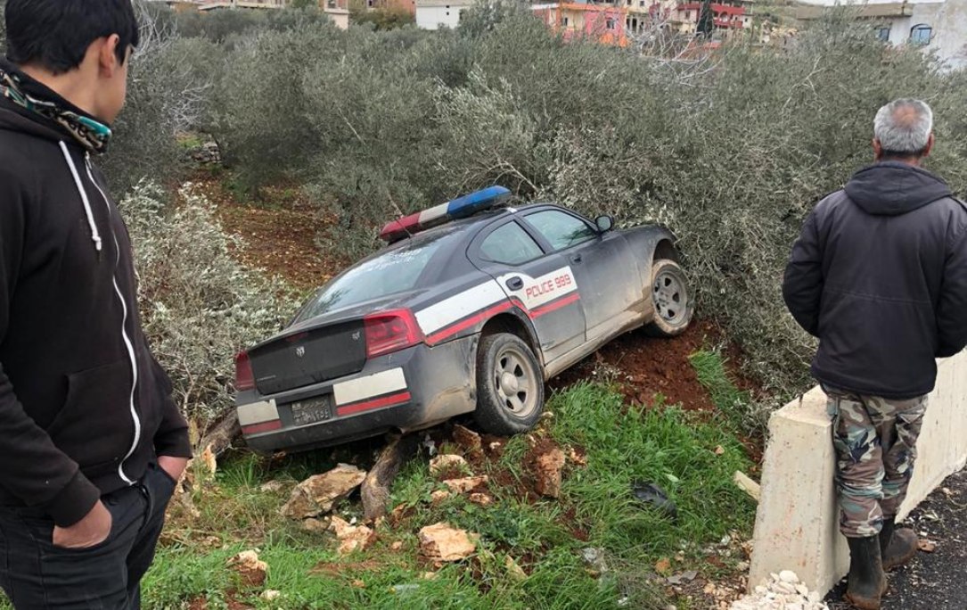 بالصورة/ حادث سير في بلدة السفينة القيطع في عكار لسيارة تابعة لقوى الامن الداخلي 