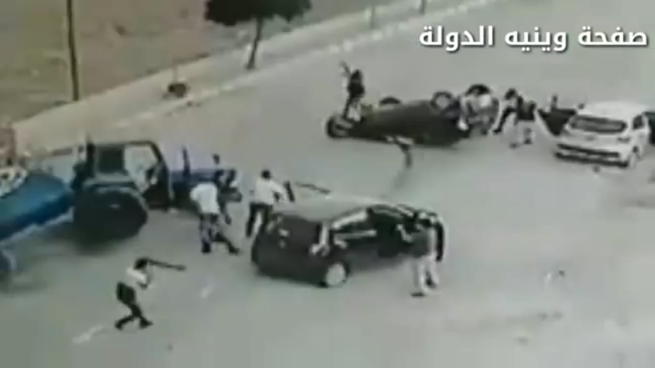 بالفيديو/ الإعتداء المسلح على شاب في بلدة النبي رشاد البارحة...قلبوا سيارته وأطلقوا النار محاولين خطفه !
