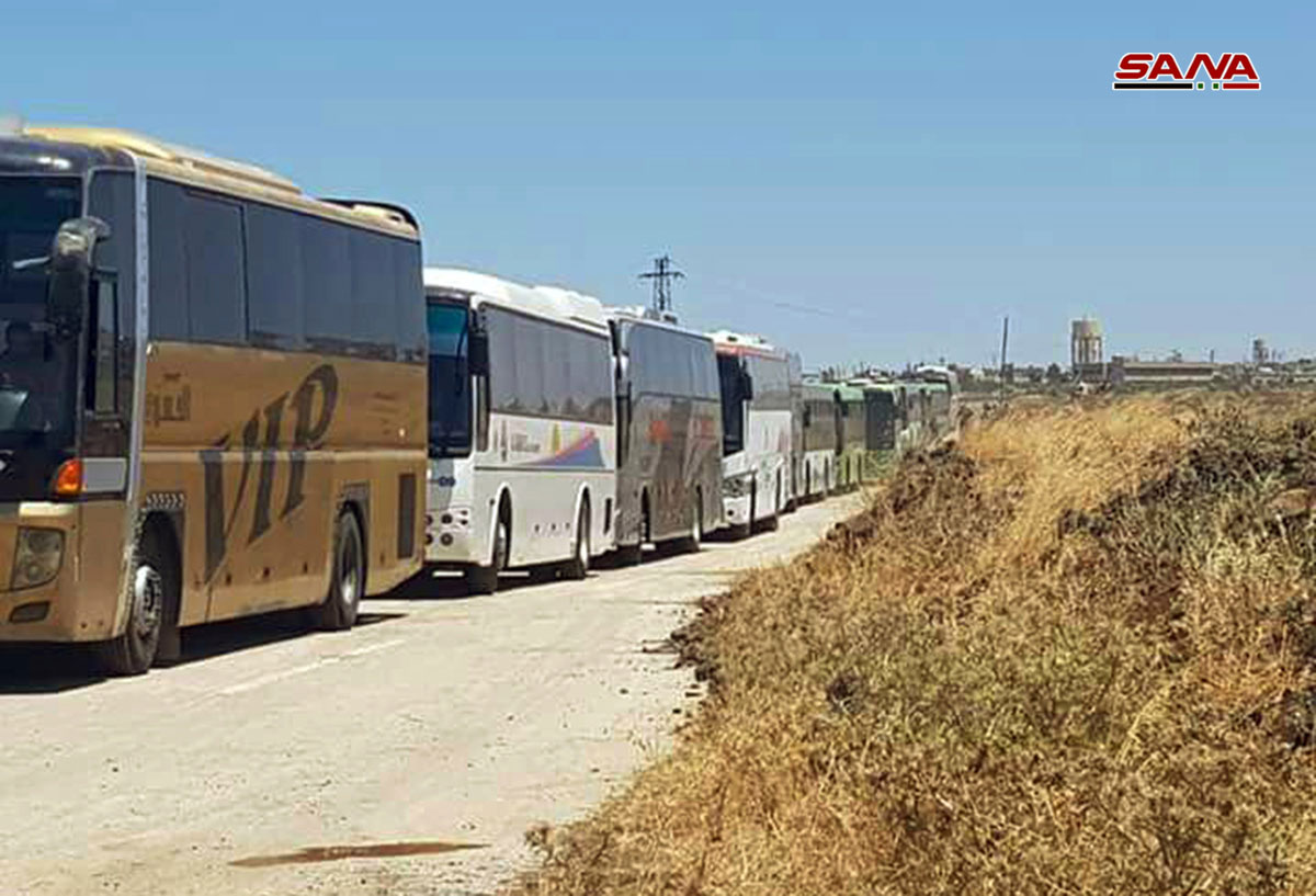 إخراج 55 حافلة تقل المئات من الإرهابيين وعائلاتهم من ريف القنيطرة إلى شمال سورية
