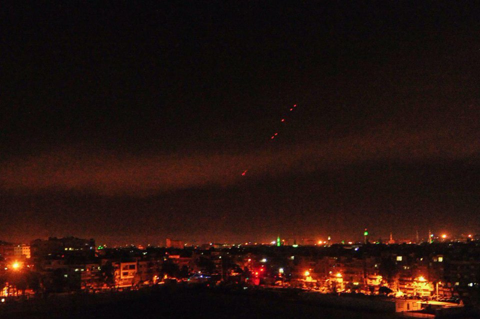 انقطاع التيار الكهربائي عن مناطق عدة في دمشق نتيجة الضربات و المضادات الصاروخية تواصل تصديها للأهداف المعادية 