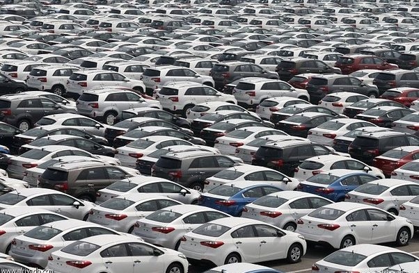 قرار مفاجئ.. وزيرة الداخلية ستمنع هذه السيارات في لبنان!